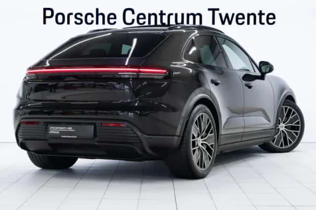 Porsche Macan (2025) thumbnail 3