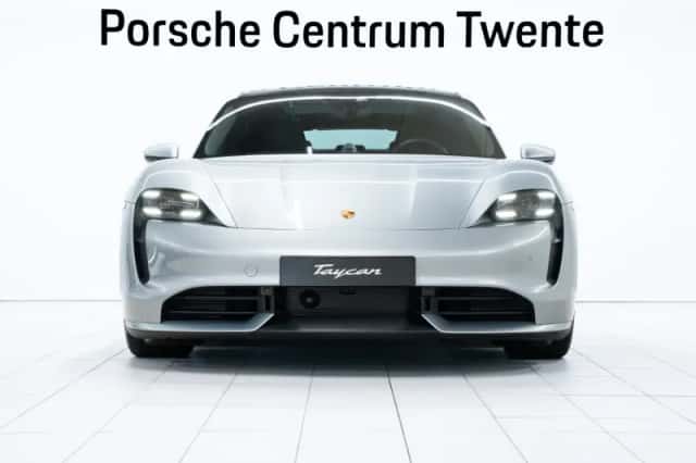 Porsche Taycan (2020) thumbnail 2
