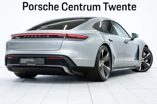 Porsche Taycan (2020) thumbnail 3