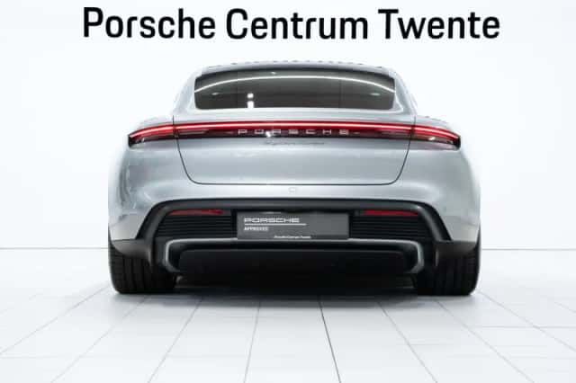 Porsche Taycan (2020) thumbnail 4