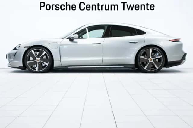 Porsche Taycan (2020) thumbnail 5