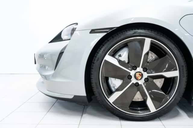 Porsche Taycan (2020) thumbnail 6