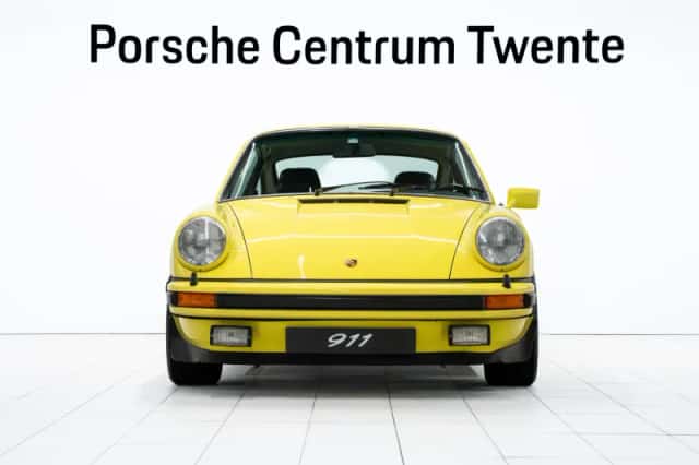 Porsche 911 (1975) thumbnail 2