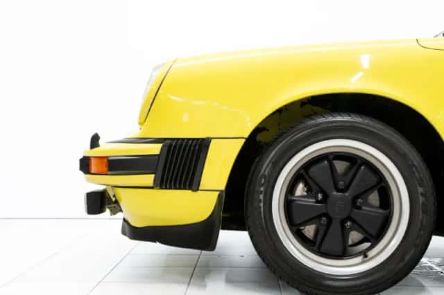 Porsche 911 (1975) thumbnail 6