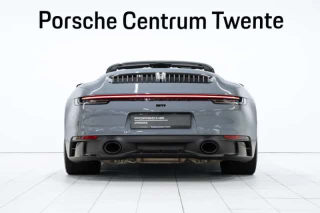 Porsche 911 (2023) thumbnail 4