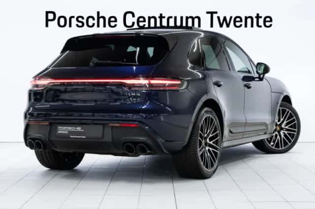 Porsche Macan (2021) thumbnail 3
