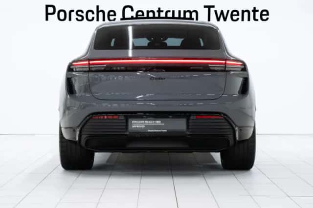 Porsche Macan (2025) thumbnail 4