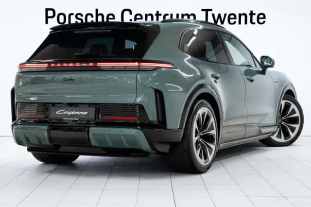 Porsche Cayenne (2026) thumbnail 3