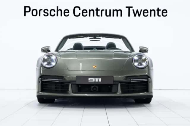 Porsche 911 (2020) thumbnail 2