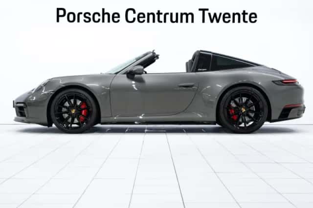 Porsche 911 (2022) thumbnail 5