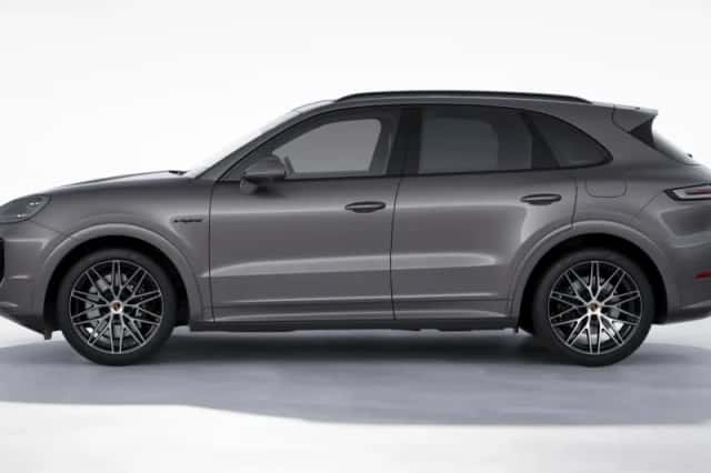 Porsche Cayenne (2023) thumbnail 2