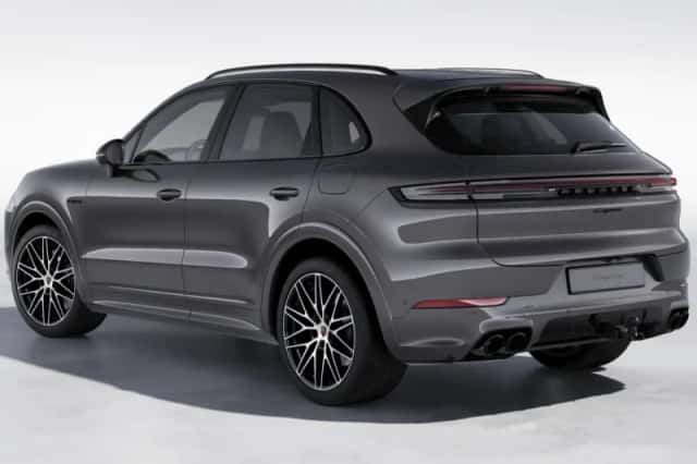 Porsche Cayenne (2023) thumbnail 3