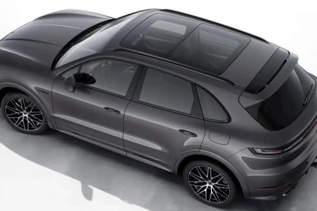 Porsche Cayenne (2023) thumbnail 4