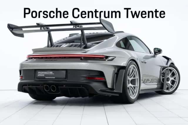 Porsche 911 (2025) thumbnail 3