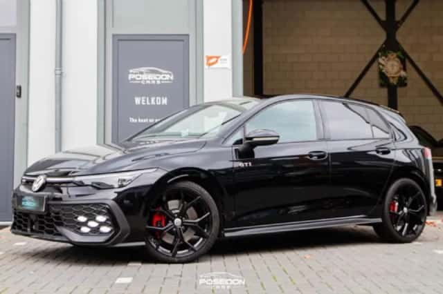 Volkswagen Golf (2024) thumbnail 1