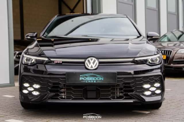 Volkswagen Golf (2024) thumbnail 2