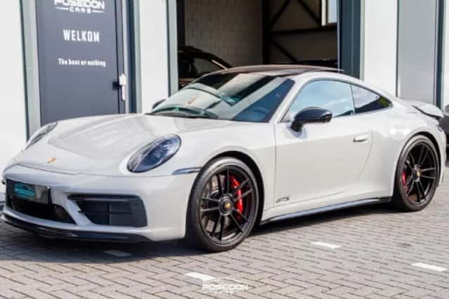 Porsche 911 (2023) thumbnail 3