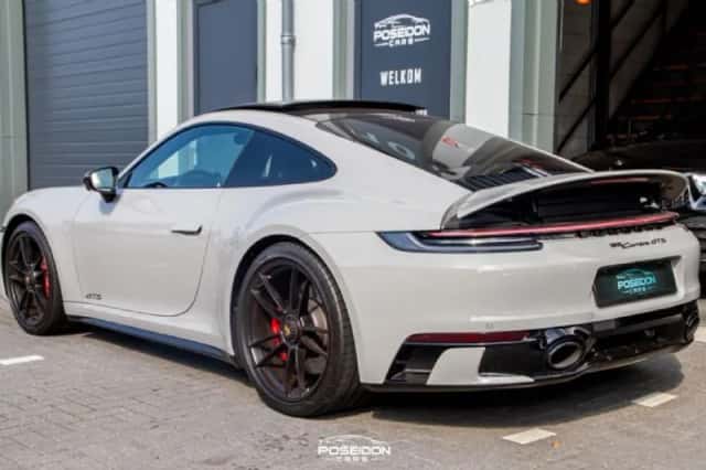 Porsche 911 (2023) thumbnail 4