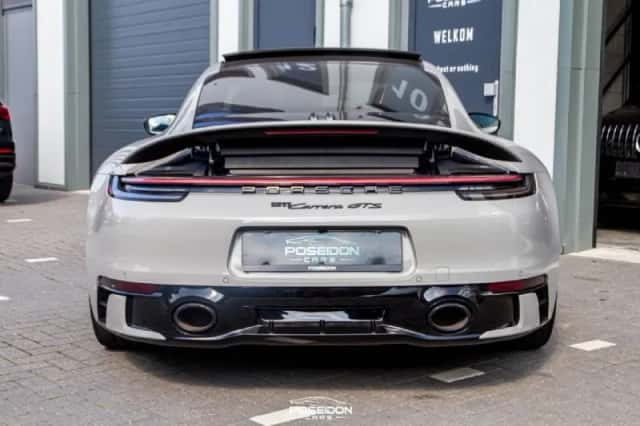 Porsche 911 (2023) thumbnail 5