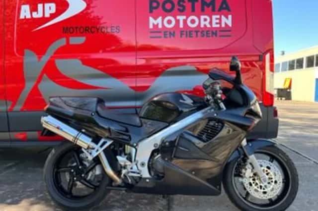 Honda VFR (1995) thumbnail 1