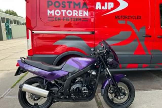 Suzuki GS (1996) thumbnail 1
