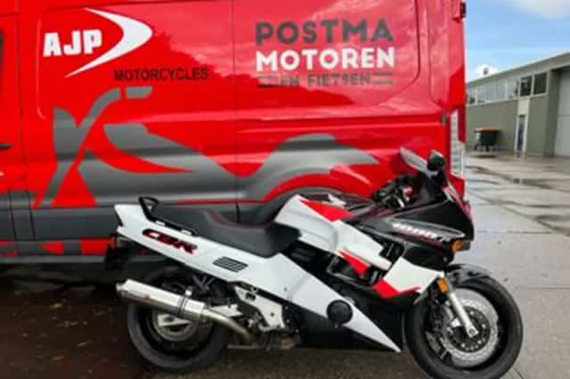 Honda CBR (1996) thumbnail 1