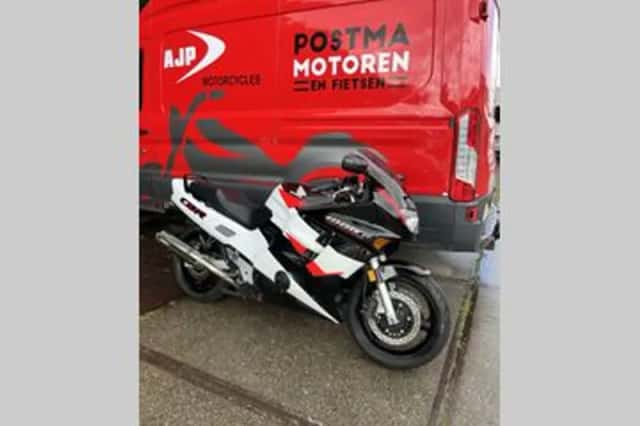 Honda CBR (1996) thumbnail 2