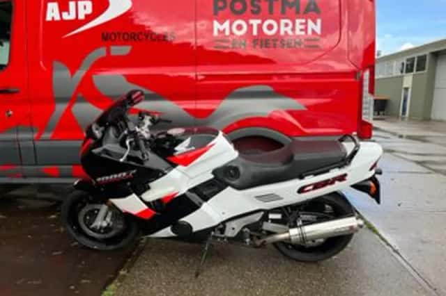 Honda CBR (1996) thumbnail 4