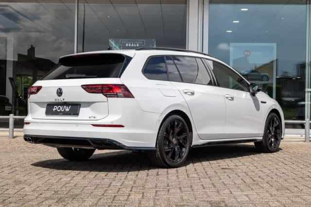 Volkswagen Golf (2024) thumbnail 2