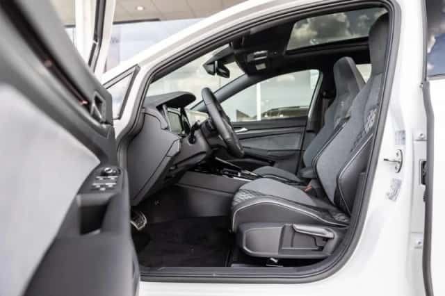 Volkswagen Golf (2024) thumbnail 13