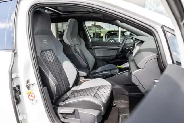 Volkswagen Golf (2024) thumbnail 18