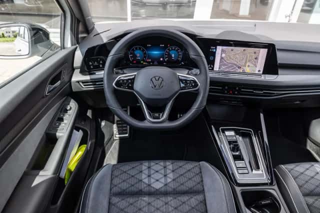 Volkswagen Golf (2024) thumbnail 19
