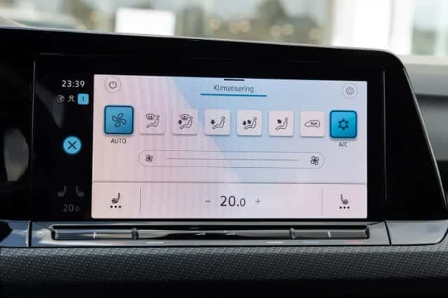 Volkswagen Golf (2024) thumbnail 24