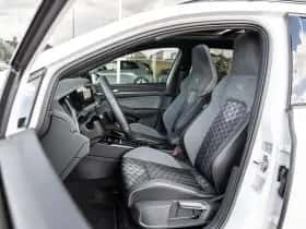 Volkswagen Golf (2024) thumbnail 4