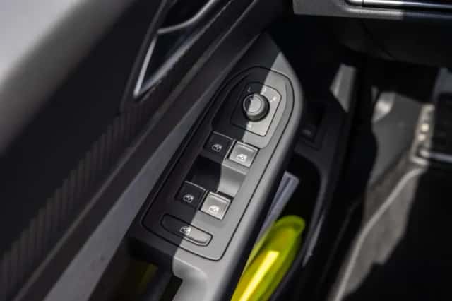 Volkswagen Golf (2024) thumbnail 41