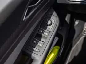 Volkswagen Golf (2024) thumbnail 41