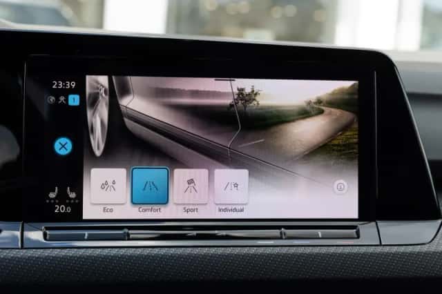 Volkswagen Golf (2024) thumbnail 42