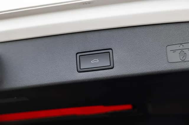 Volkswagen Golf (2024) thumbnail 10