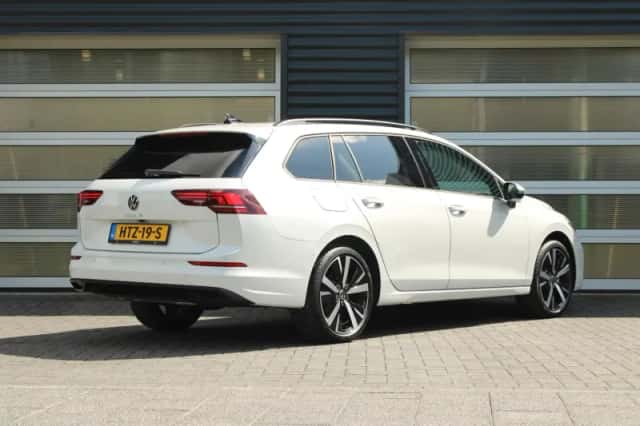 Volkswagen Golf (2025) thumbnail 2