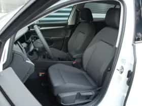 Volkswagen Golf (2025) thumbnail 4
