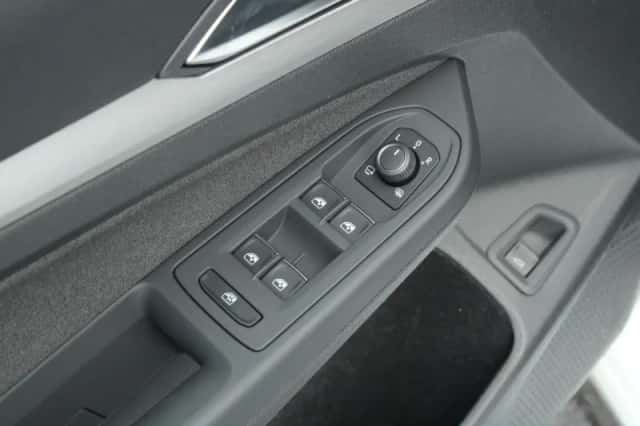 Volkswagen Golf (2025) thumbnail 37