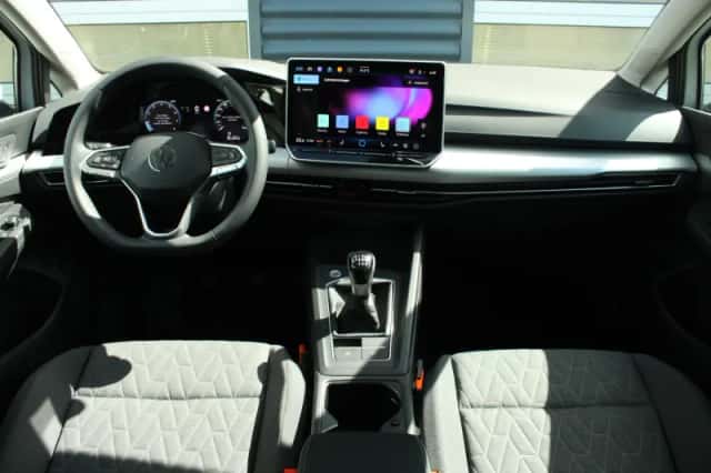 Volkswagen Golf (2025) thumbnail 5