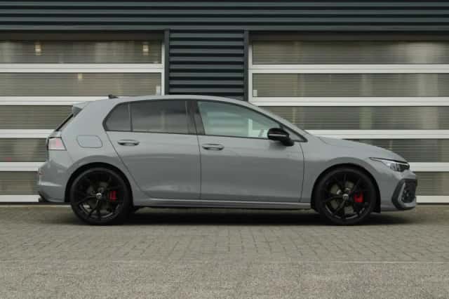 Volkswagen Golf (2025) thumbnail 3