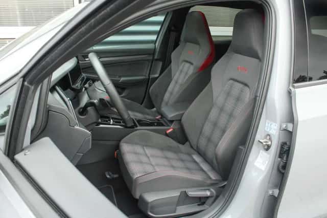 Volkswagen Golf (2025) thumbnail 4