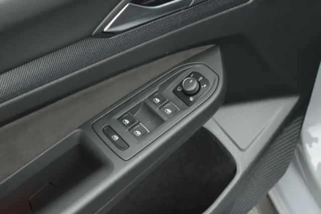 Volkswagen Golf (2025) thumbnail 39