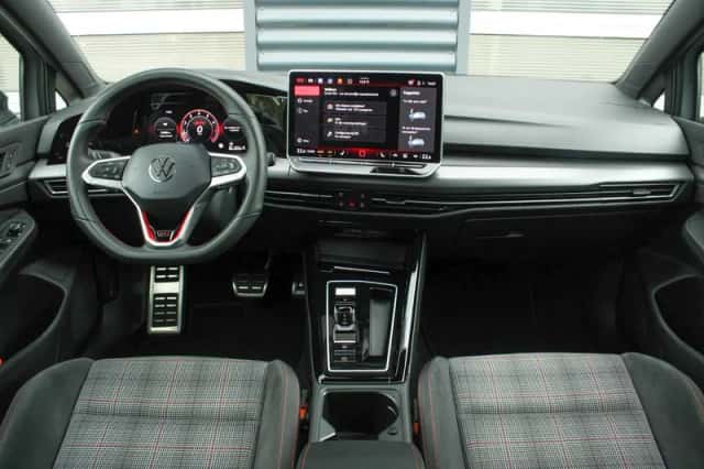 Volkswagen Golf (2025) thumbnail 5