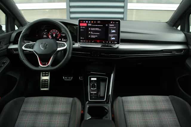 Volkswagen Golf (2025) thumbnail 5