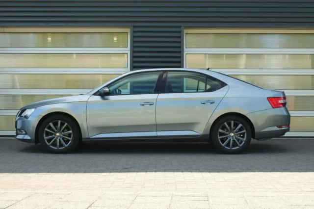 Škoda Superb (2019) thumbnail 12