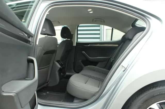 Škoda Superb (2019) thumbnail 17
