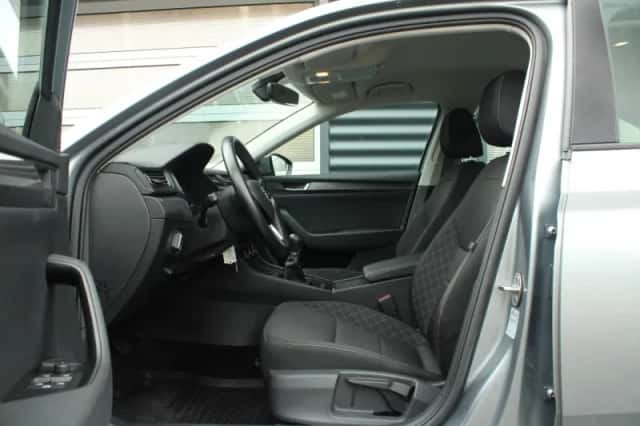 Škoda Superb (2019) thumbnail 18